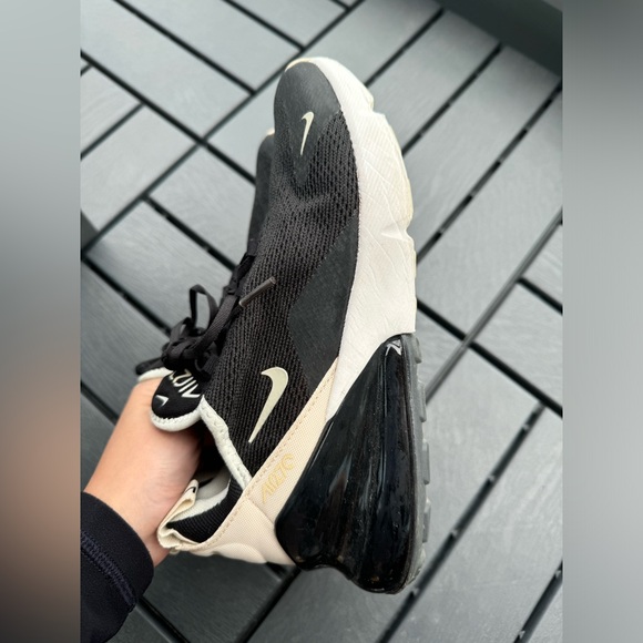 Nike Air Max 270 - Picture 7 of 10